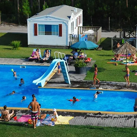 Charming House In Burinhosa, Pataias With Shared Pool بيت للعطل *