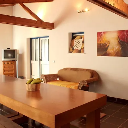 Charming House In Burinhosa, Pataias With Shared Pool * Burinhosa