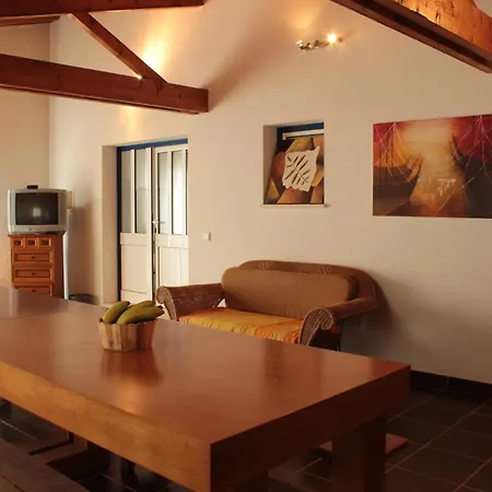 Charming House In Burinhosa, Pataias With Shared Pool Σπίτι διακοπών *