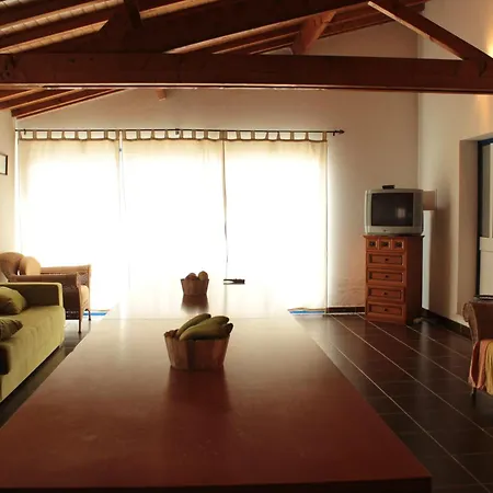 Σπίτι διακοπών Charming House In Burinhosa, Pataias With Shared Pool Burinhosa