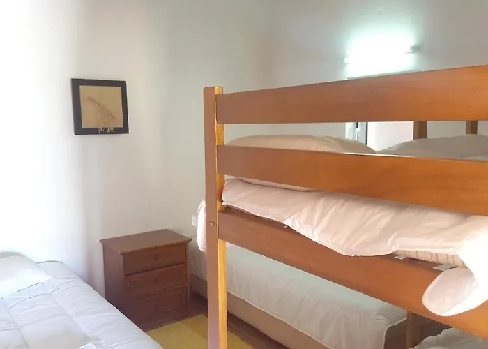 Дом отдыха Charming House In Burinhosa, Pataias With Shared Pool *