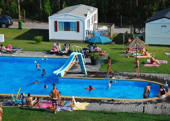 Charming House In Burinhosa, Pataias With Shared Pool بيت للعطل *