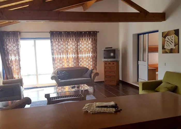 بيت للعطل Charming House In Burinhosa, Pataias With Shared Pool