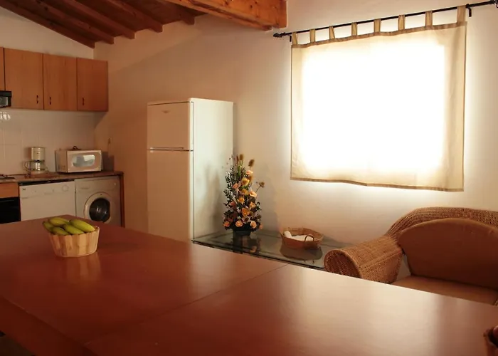 Дом отдыха Charming House In Burinhosa, Pataias With Shared Pool Burinhosa