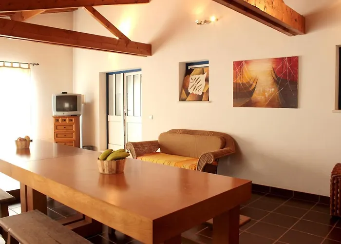 Charming House In Burinhosa, Pataias With Shared Pool * Burinhosa