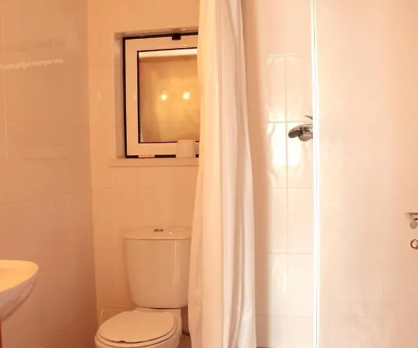 Charming House In Burinhosa, Pataias With Shared Pool بيت للعطل Burinhosa